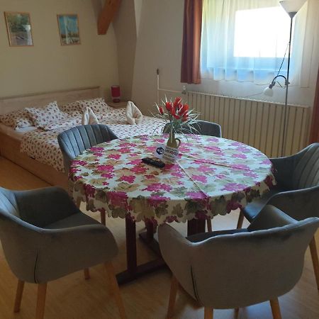 Appartamento Vécsey Apartman Eger Esterno foto