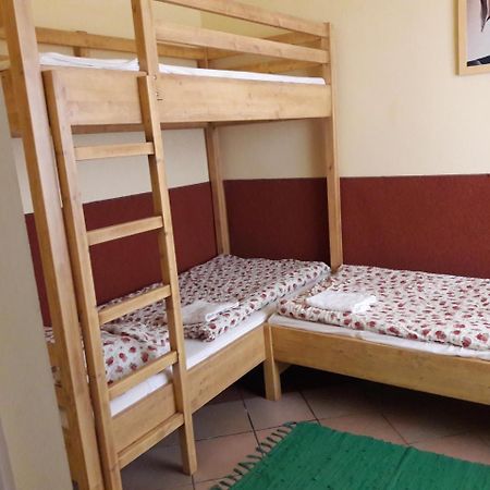 Vécsey Apartman Appartamento Eger Esterno foto