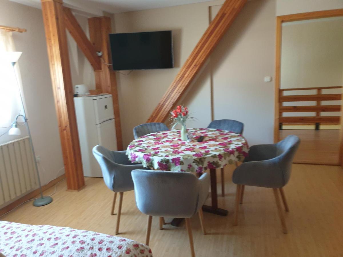 Vécsey Apartman Appartamento Eger Esterno foto