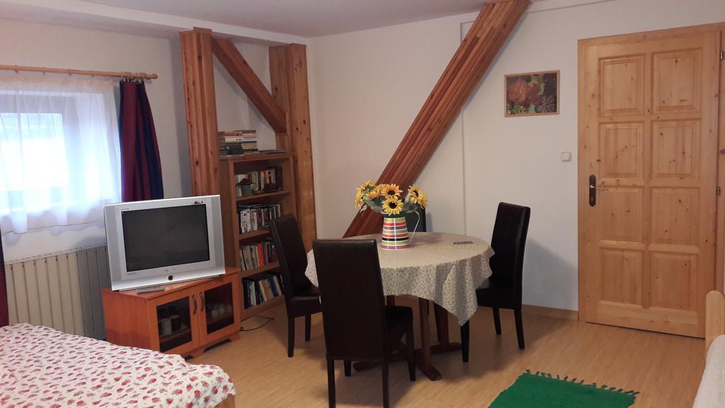 Vécsey Apartman Appartamento Eger Esterno foto